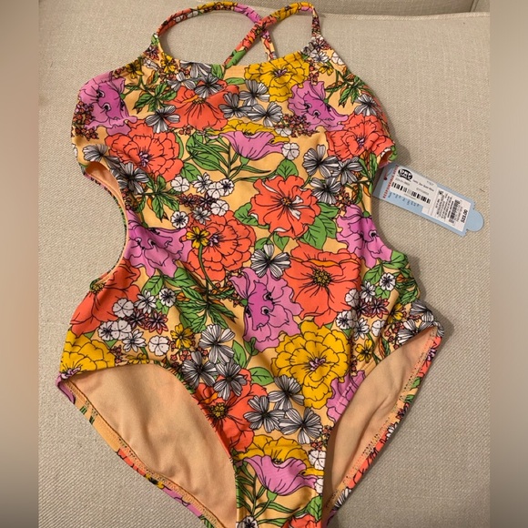 Cat & Jack Girls Floral Swimsuit - Size M (8) - NWT - Picture 2 of 4